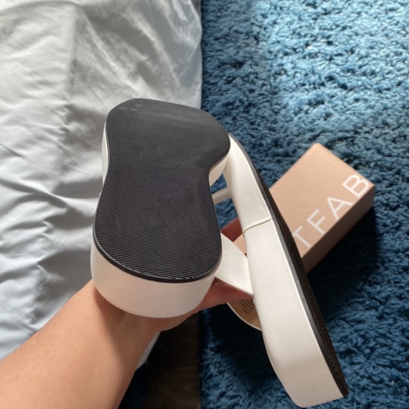 Flat-thick slipper (brand new) - Picture 5 of 8